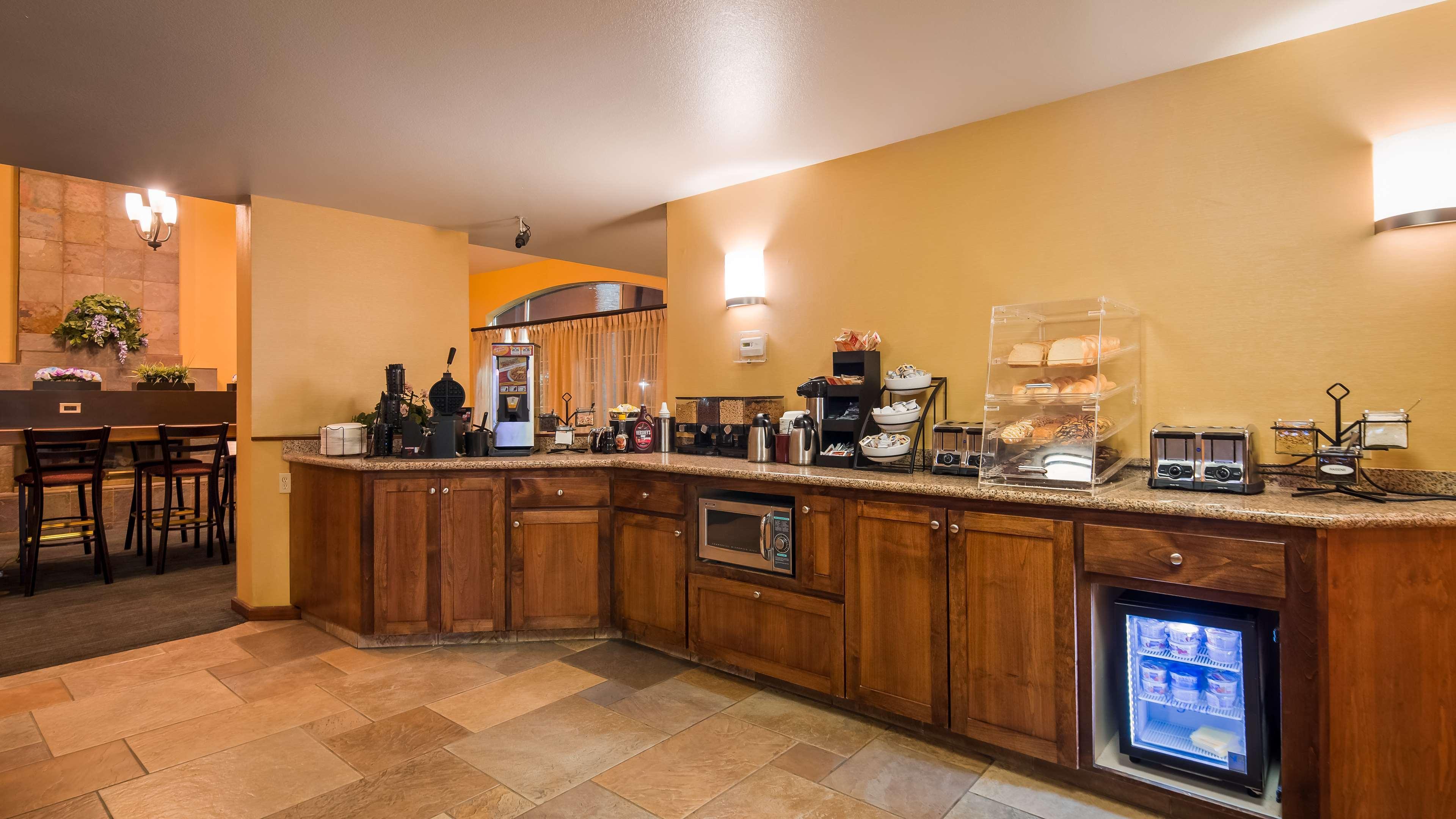 Best Western Palm Court Inn Modesto Exterior photo