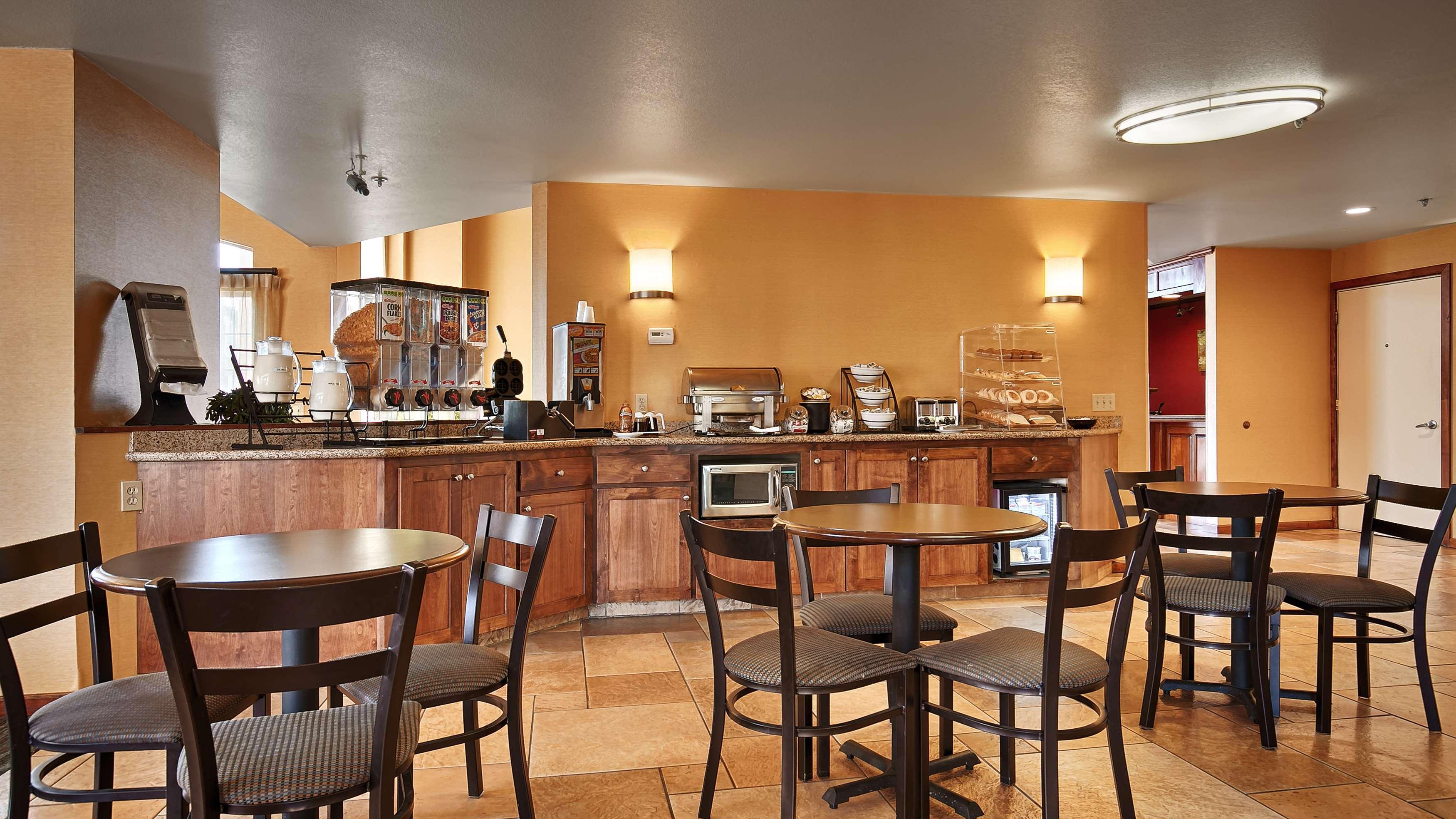 Best Western Palm Court Inn Modesto Exterior photo